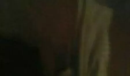Một em bé với một cậu bé tai sex nhat ban của vú với một anh trai