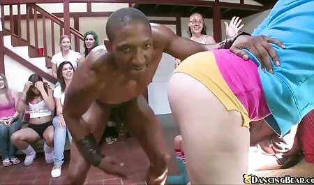 Rất sex nhat ban hoc sinh sexy trên giường với một đồng tính