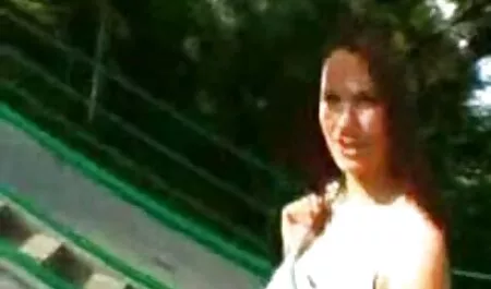 Cô gái đi tiểu trên các nữ diễn viên jav đẹp nhất đường