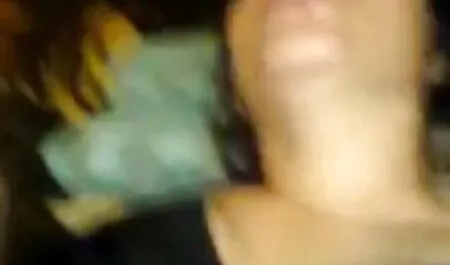Một cặp vợ chồng già quyết định đa dạng hóa gai sex nhat ban mối quan hệ của họ và đi đến bữa tiệc
