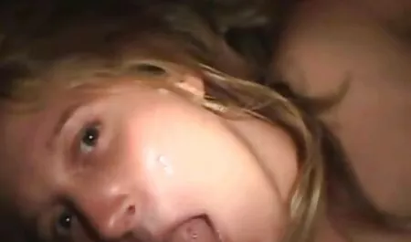 Người sex gai xinh nhat khó trong hậu môn, và trên lưng