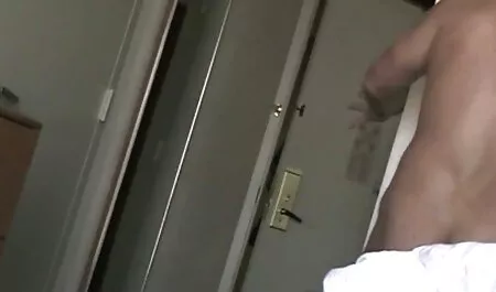 Son môi x video nhat ban Shay Fox, một anh chàng đẹp trai, cho tiền