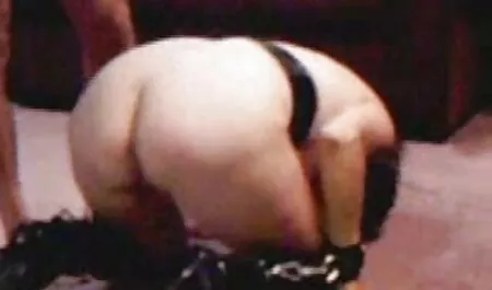 Nghịch phim sex vo ngoai tinh nhat ban ngợm tóc dài khiêu dâm với một dương vật giả dày