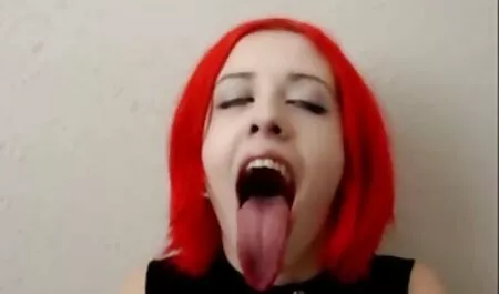 Valentina cho thấy cô thon sex luan luan nhat ban nhỏ, vào camera