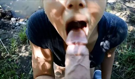 Tóc đỏ phímex nhat và một con gà trống